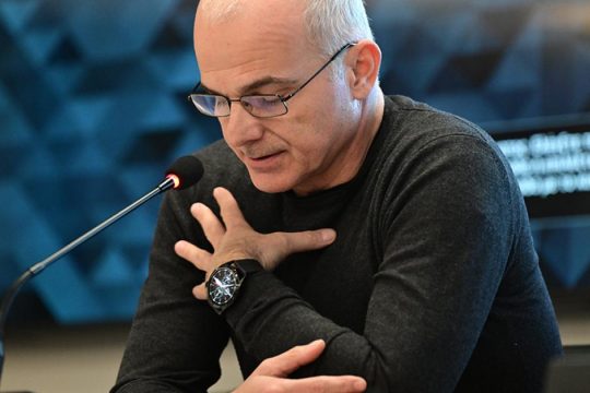 Πάγωσαν οι εκταφές μετά τα εξώδικα συγγενών